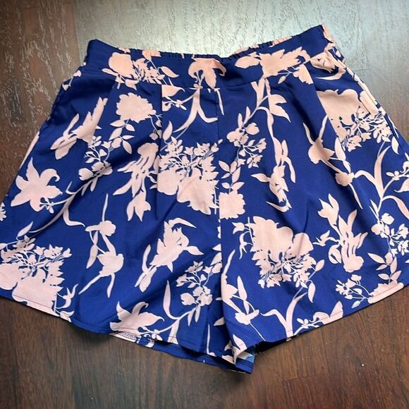 Floral shorts  - Picture 3 of 3